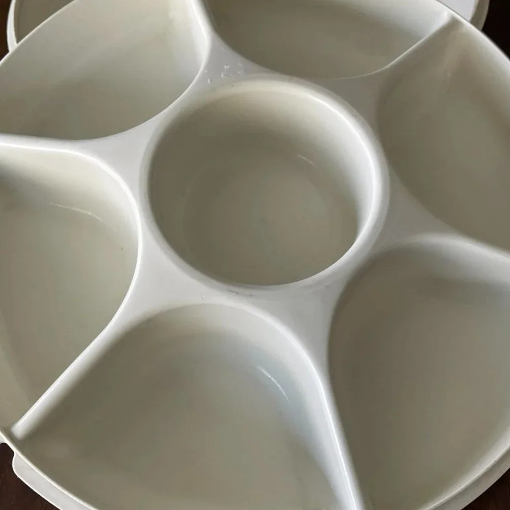 Vintage Tupperware Divided Vegetable Relish Chip & Dip Serving Tray Lid Dip Bowl